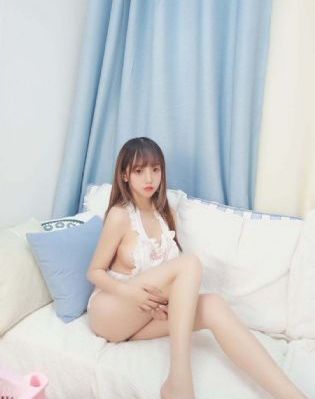 两根硕大一起挤入小雪的导演是谁